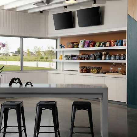Отель Aloft Waukee Экстерьер фото