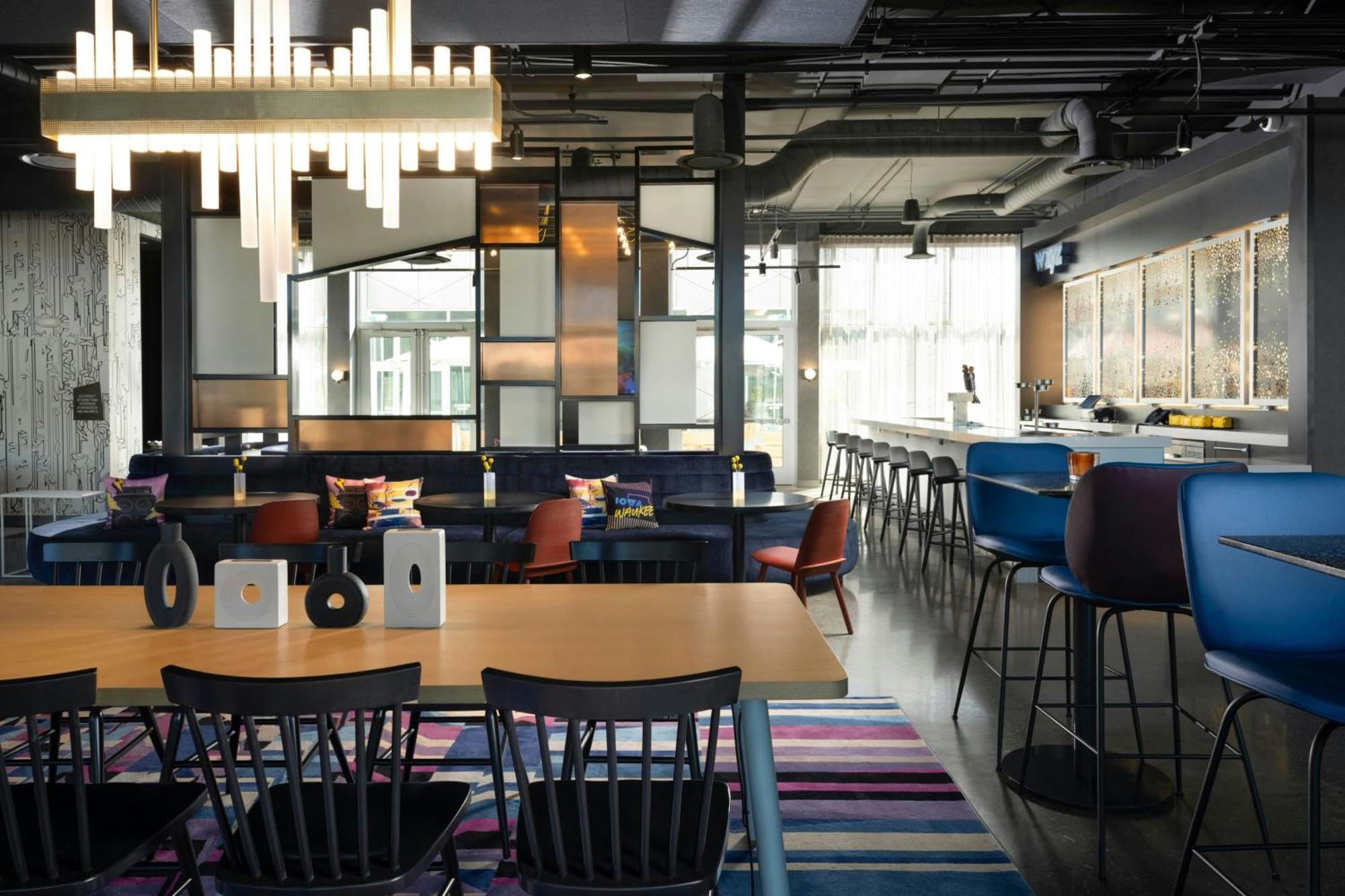 Отель Aloft Waukee Экстерьер фото
