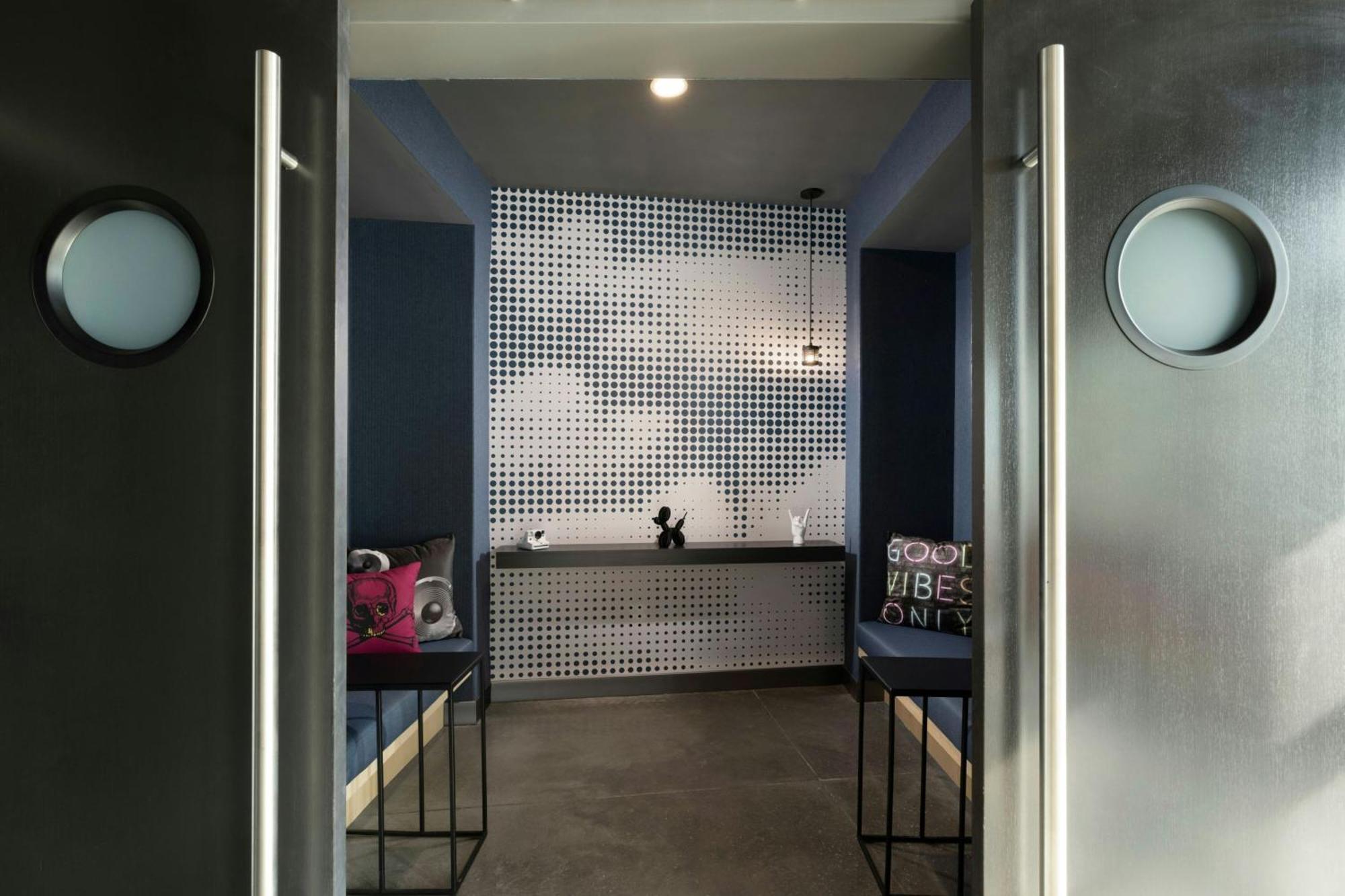 Отель Aloft Waukee Экстерьер фото