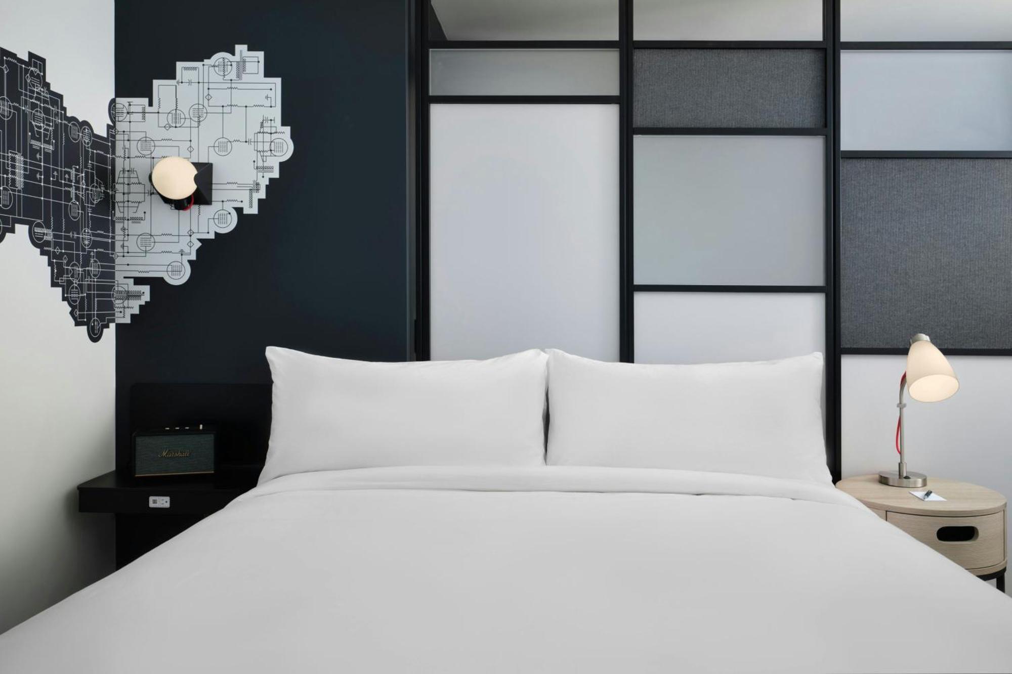Отель Aloft Waukee Экстерьер фото