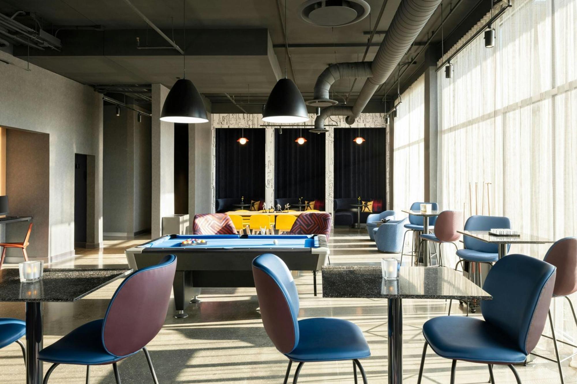 Отель Aloft Waukee Экстерьер фото