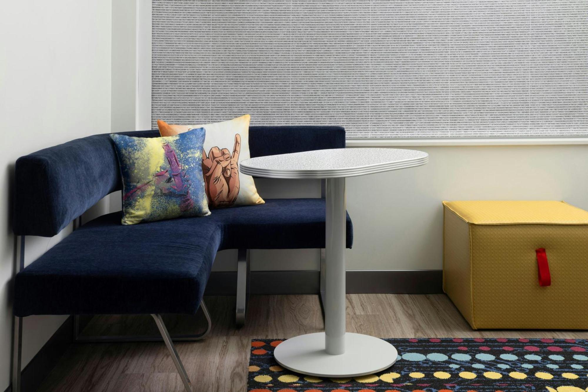 Отель Aloft Waukee Экстерьер фото