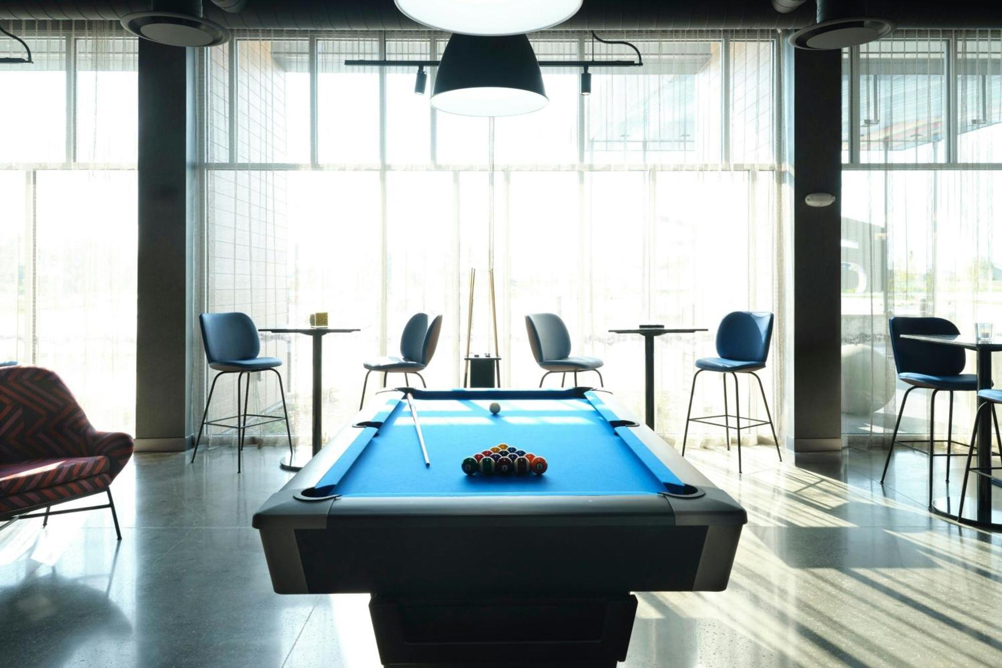 Отель Aloft Waukee Экстерьер фото
