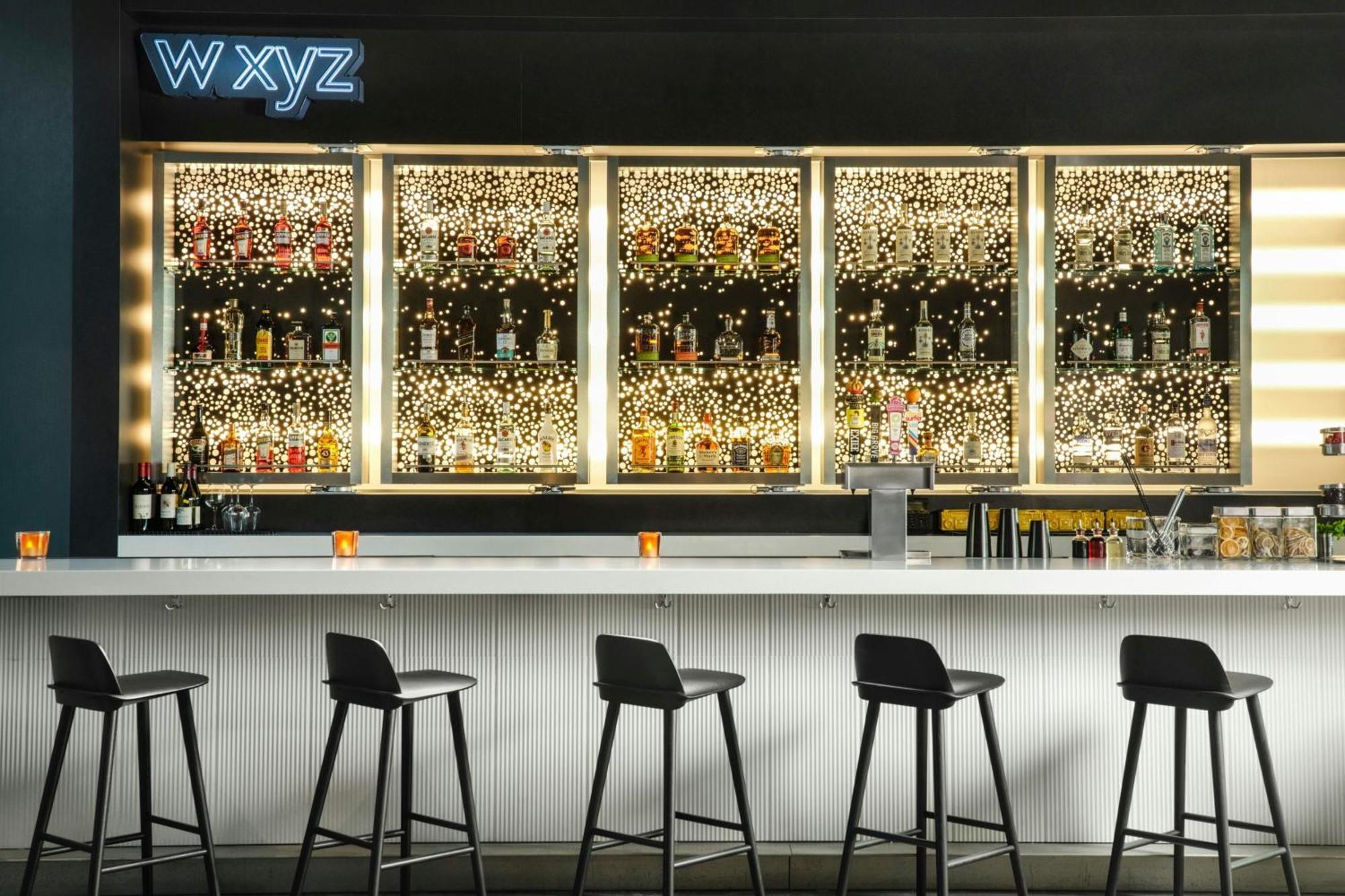 Отель Aloft Waukee Экстерьер фото