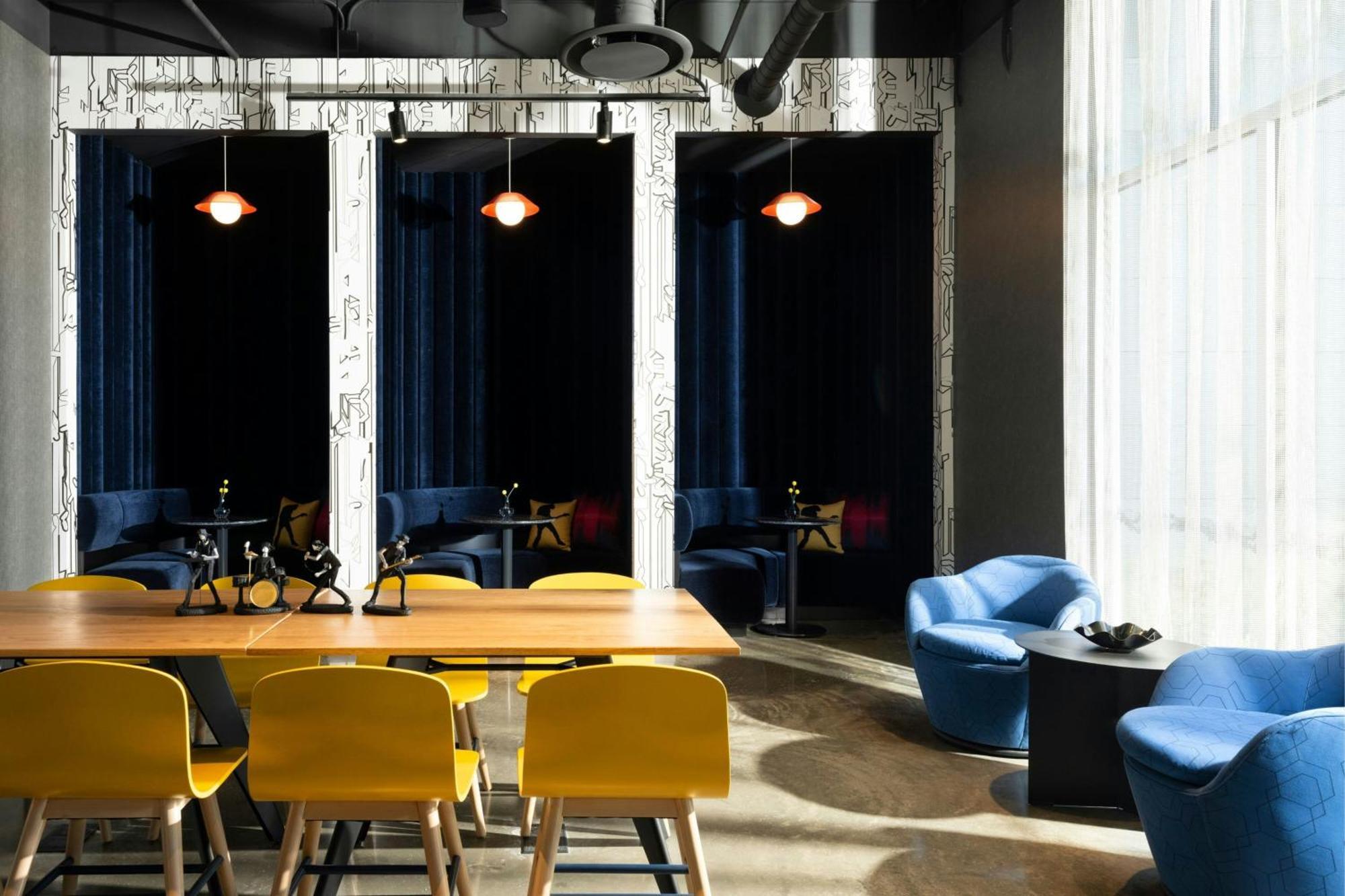 Отель Aloft Waukee Экстерьер фото